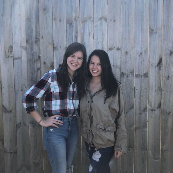 Meet your Posher, Alyssa - Picture 1 of 1